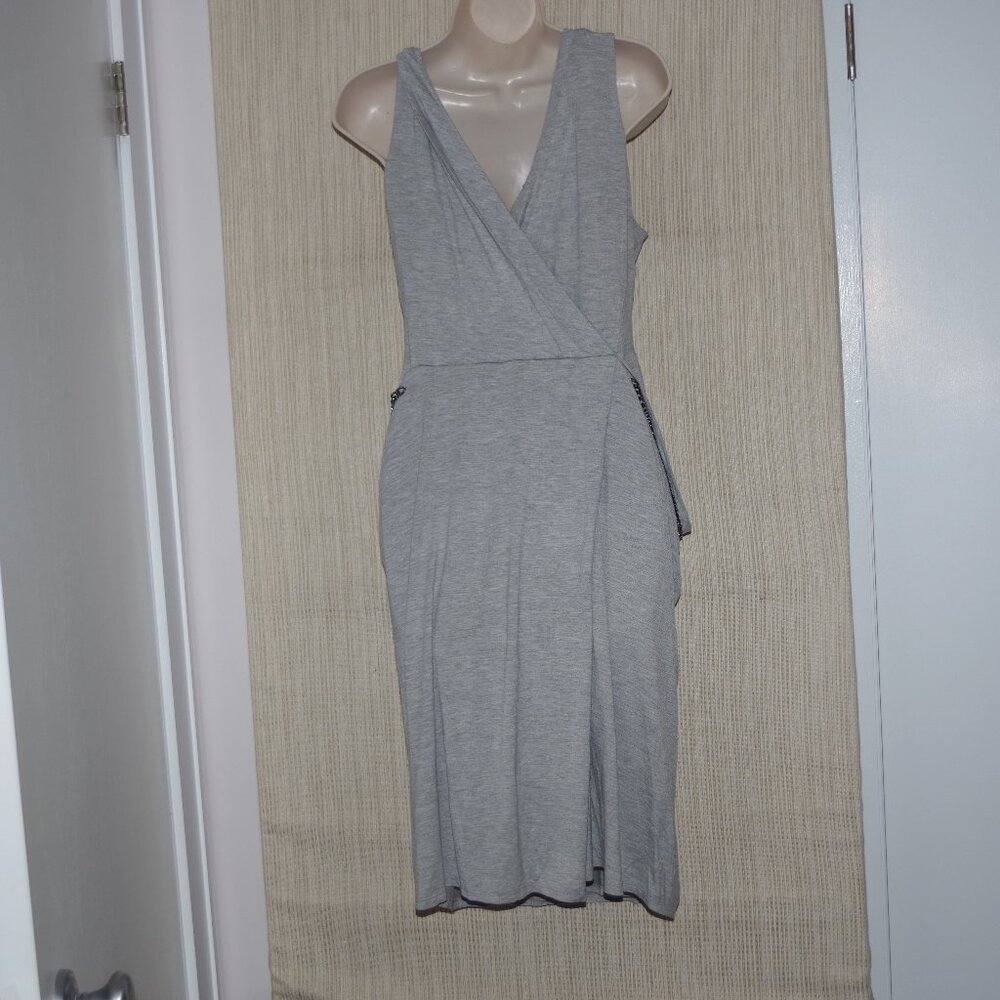 Chelsea & Theodore gray Rayon Chain Pocket Dress Size: L